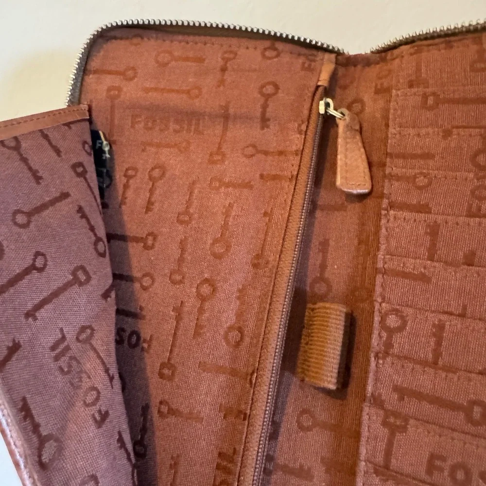 Fossil Dark Brown Aged Leather Travel Wallet